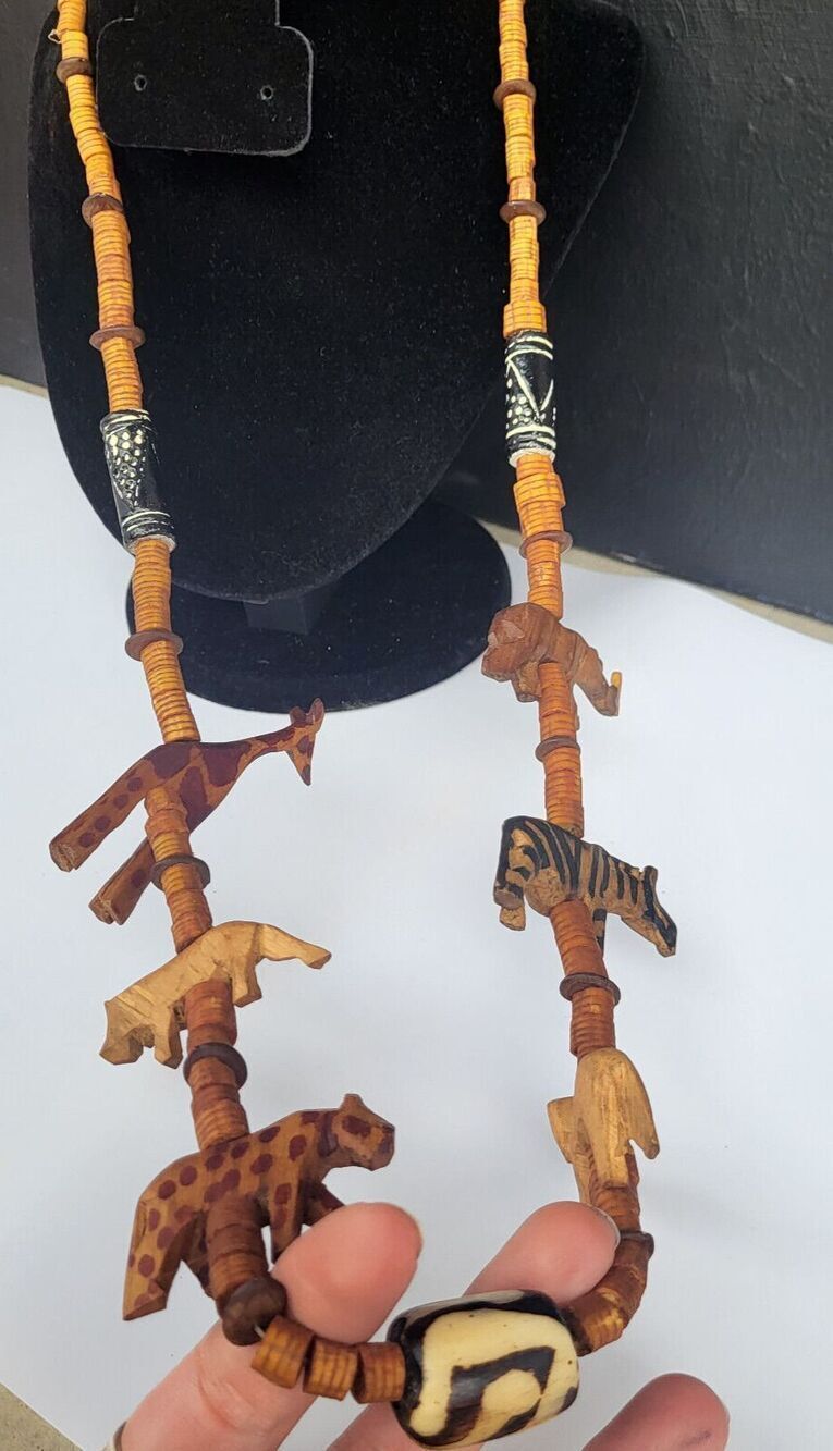Vintage Women’s Wooden Beaded Necklace Hand Carved Animal Figures 35" - Picture 4 of 5